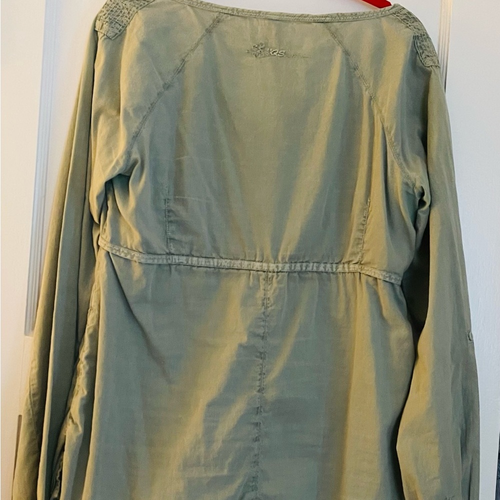 Women size 8 long sleeve cotton top